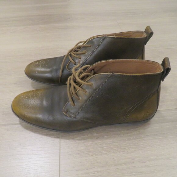 JOHN FLUEVOG Olive Chukka Boot. Great condition. Size 10. - Picture 5 of 6